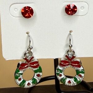 🚨3 for $15🚨 Silver Tone -  Wreath and Rhinestone Earrings